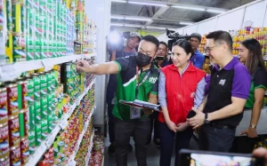 Secretary Ma. Cristina A. Roque and Usec. Atty. Agaton Teodoro O. Uvero of the DTI conducting price monitoring in a grocery store aisle to ensure stability of basic goods amid global geopolitical tensions