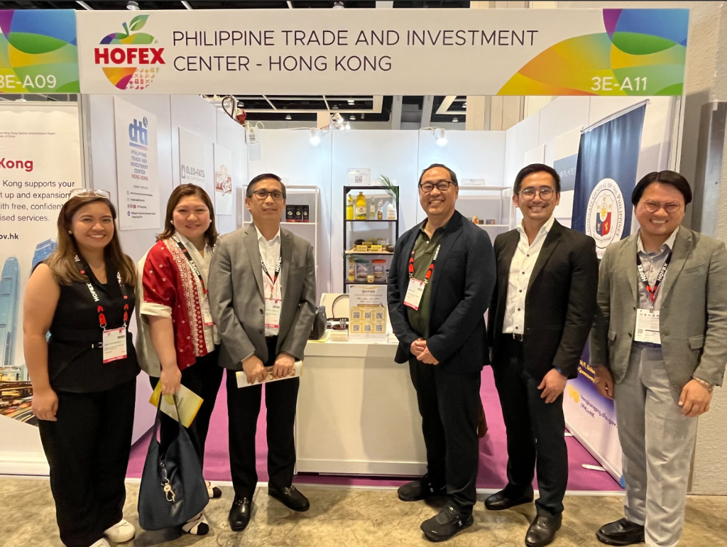 In photo: Atty. Roberto B. Mabalot, Jr., Vice Consul Commercial & Commercial Attache, PTIC-HK (2nd from right); Mr. Romulo Victor M. Israel, Jr., Consul General of the Philippines to Hong Kong SAR (3rd from left); Atty. Allan G. Revote, Vice Consul for Political and Economic Affairs, PCGHK (Rightmost); and, Mr. Vincent Lao, Managing Director, Oleo Fats (3rd from right).
