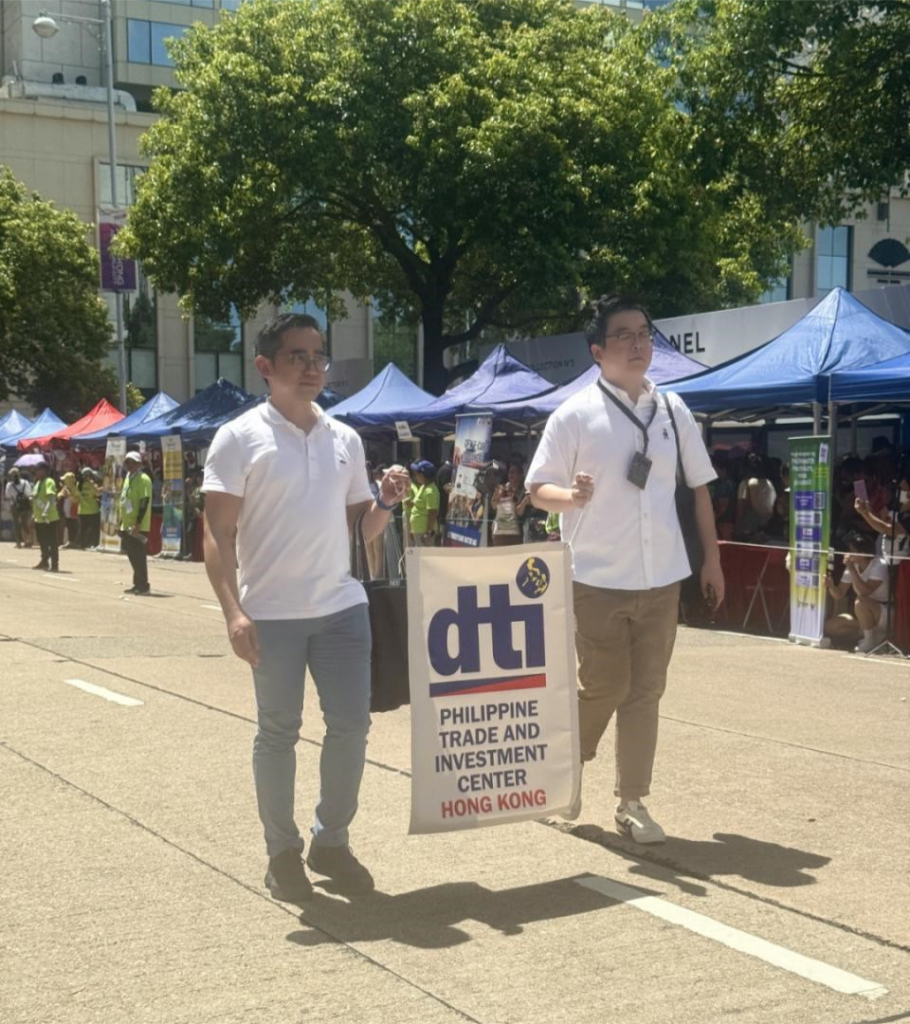 PTIC-HK represented by Atty. Roberto B. Mabalot, Jr., Vice Consul Commercial & Commercial Attache (left) and Mr. Wilson Wong, Trade Assistant (right), attended the parade during the Serbisyo Caravan on 8 June 2025.