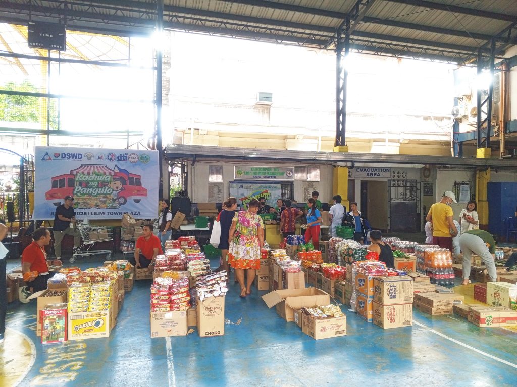 DTI-Laguna joins the first-ever Kadiwa ng Pangulo in Liliw, showcasing local MSMEs, farmers, and producers offering proudly Filipino-made products to the community.