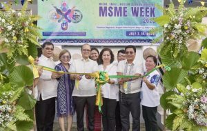 Governor Eduardo B. Gadiano and DTI Provincial Director Noel DR Flores lead the ribbon-cutting ceremony at the PAGCOR Socio-Civic Center in Mamburao to officially open MSME Development Week 2025, following a unity drive around the town proper.
