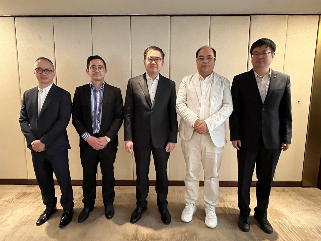 Secretary Frederick D. Go, Special Assistant to the President for Investment and Economic Affairs (middle) and DTI-PTIC representatives Vice Consul (Commercial) Froilan Pamintuan of PTIC-Guangzhou (leftmost) and Vice Consul (Commercial) Roberto Mabalot Jr. of PTIC-Hong Kong, with Good Manufacturing (Dongguan) Chairman Sloan Shao (rightmost), and Zhejiang Yonghe Textile Group Chairman Wang Zhenhua (2nd from right)  Secretary Frederick D. Go, Special Assistant to the President for Investment and Economic Affairs (middle) and DTI-PTIC representatives Vice Consul (Commercial) Froilan Pamintuan of PTIC-Guangzhou (leftmost) and Vice Consul (Commercial) Roberto Mabalot Jr. of PTIC-Hong Kong, with Good Manufacturing (Dongguan) Chairman Sloan Shao (rightmost), and Zhejiang Yonghe Textile Group Chairman Wang Zhenhua (2nd from right)