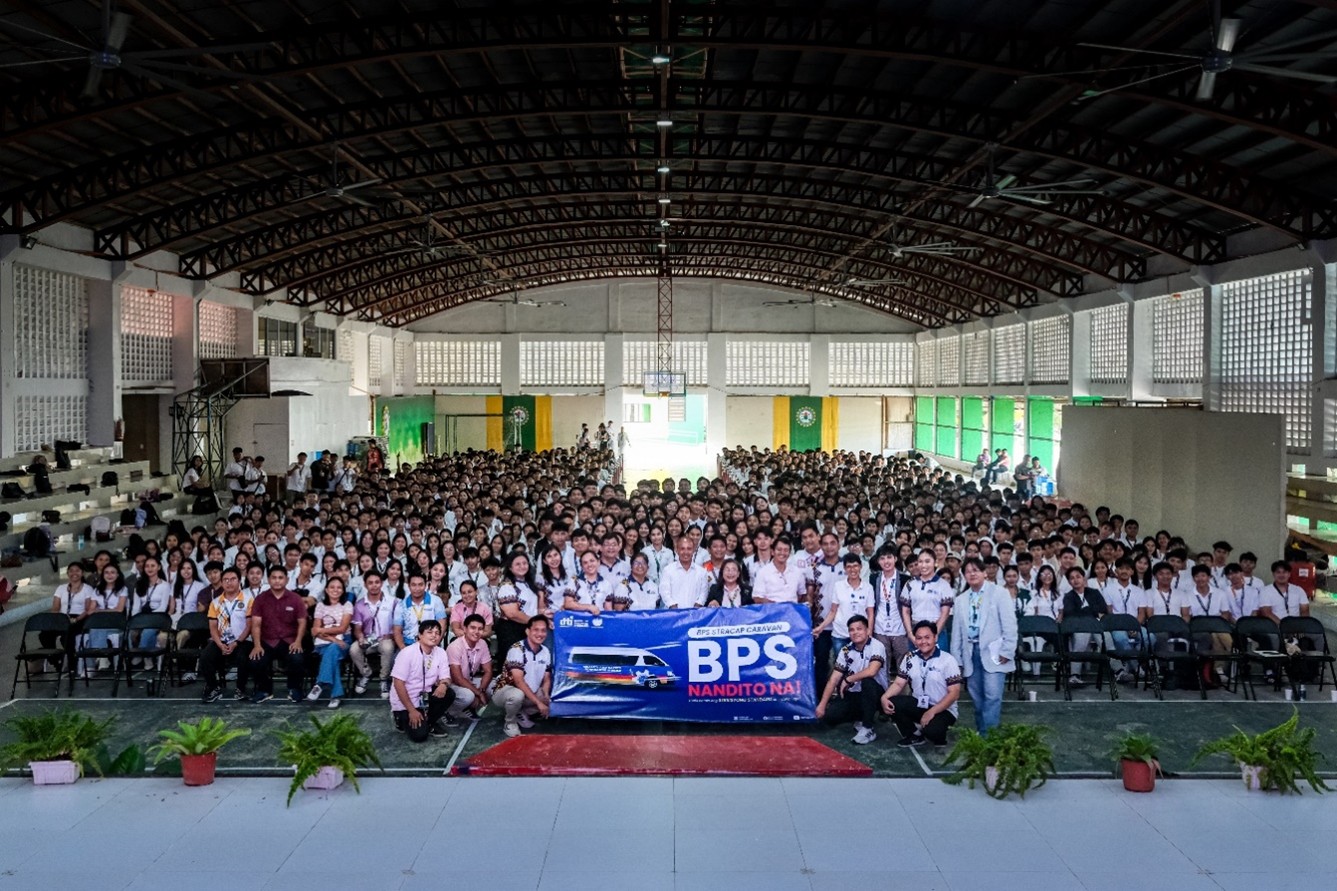 Romblon State University (RSU) students, DTI Romblon and BPS Experts during the STRACAP Caravan in RSU Odiongan